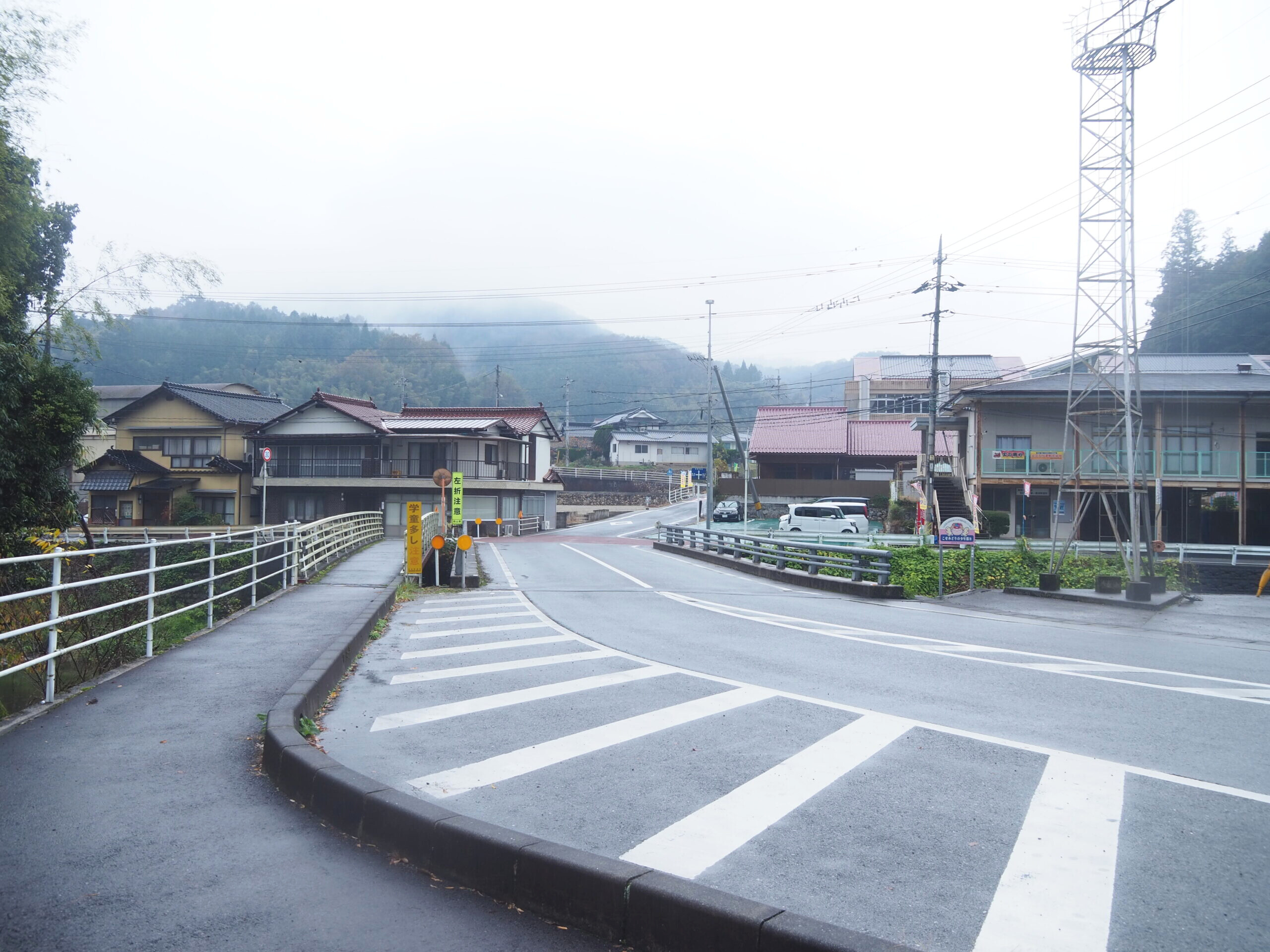 岡山県高梁市のどんぶり専門店おぐろの交通アクセス　有漢川の橋